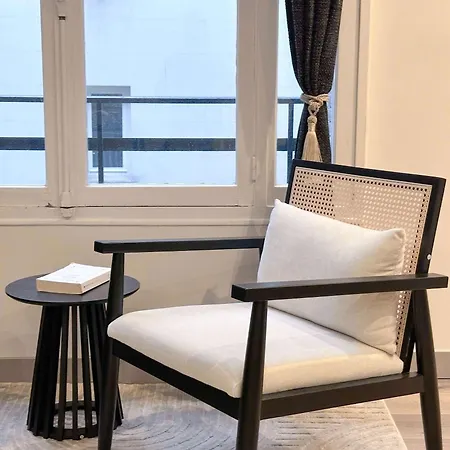 Champs-elysees - Prestige With Lift Avenue Matignon Paris