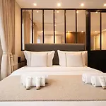 Champs-elysees - Prestige With Lift Avenue Matignon Apartment *