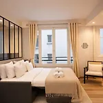 Champs-elysees - Prestige With Lift Avenue Matignon Apartment