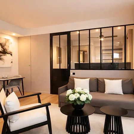 Champs-elysees - Prestige With Lift Avenue Matignon * Paryż