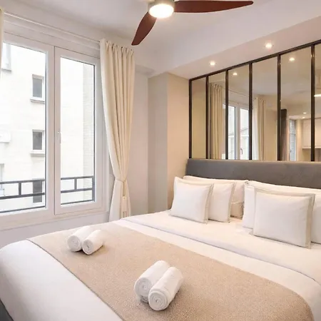 Champs-elysées Renovated Flat With Elevator Access Apartamento París