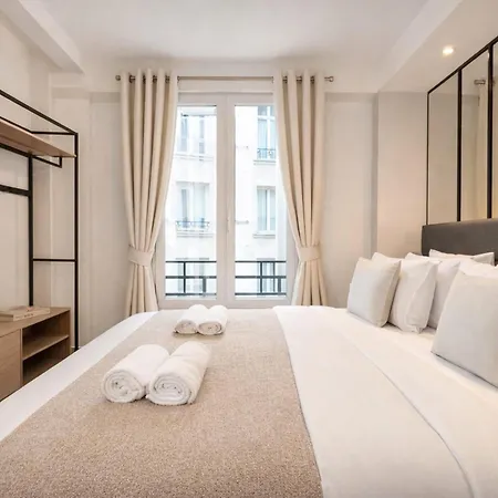 Champs-elysées Renovated Flat With Elevator Access * París