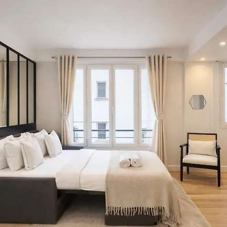 Champs-elysées Renovated Flat With Elevator Access Apartamento París