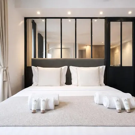 Champs-elysées Renovated Flat With Elevator Access *