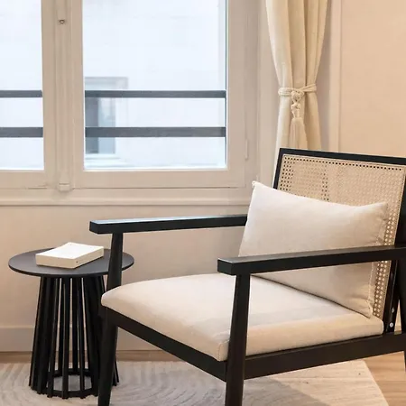 Champs-elysées Renovated Flat With Elevator Access Apartamento