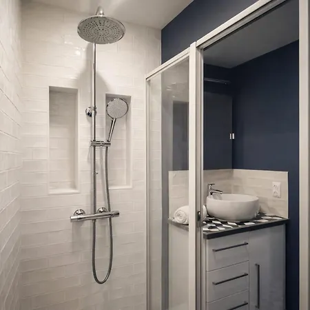 Champs-elysées Renovated Flat With Elevator Access Apartamento