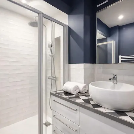 Champs-elysées Renovated Flat With Elevator Access * París