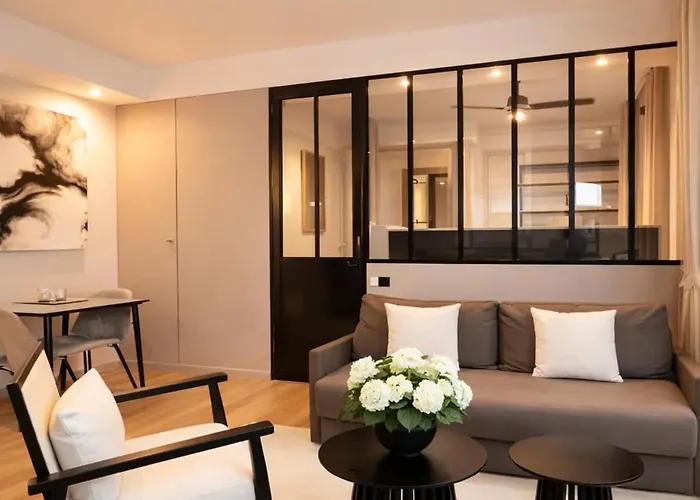 Champs-elysees - Prestige With Lift Avenue Matignon * Paryż