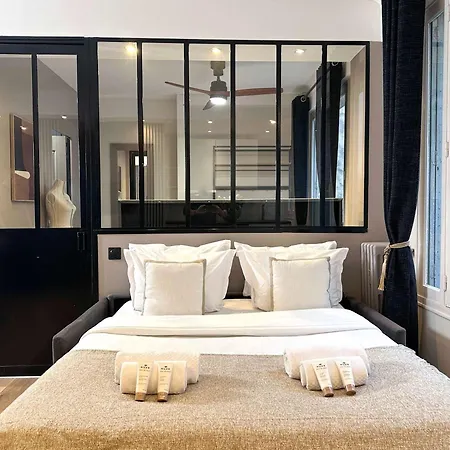 Champs-elysees - Prestige With Lift Avenue Matignon Apartment *